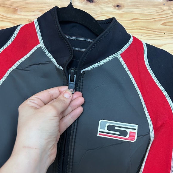 Kids Boys Octane Wetsuit Size Large Neoprene Jacket in Black and Red - Picture 3 of 6